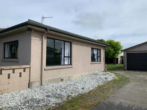 12 Fulton Street, Gladstone