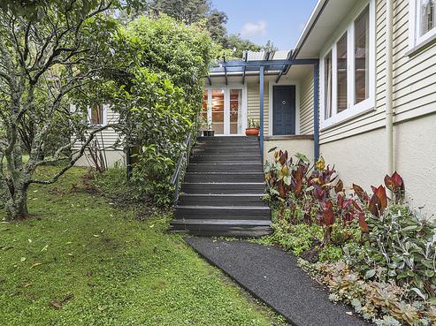 2 York Road, Titirangi