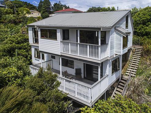 16 The Bluff, Riverside