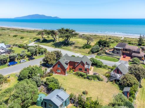 2 Kitchener Street, Te Horo
