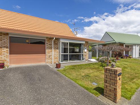 16/17 Redwood Close, Paraparaumu