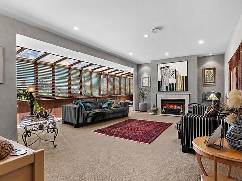 1 Meanda Gardens, Sunnyhills
