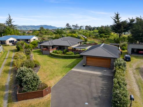 7 Byron Brown Place, Otaki Beach