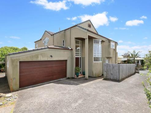 2/991 Beach Road, Torbay