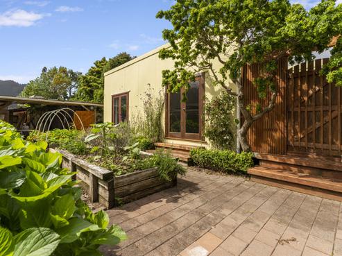 18 Main Road, Waikanae