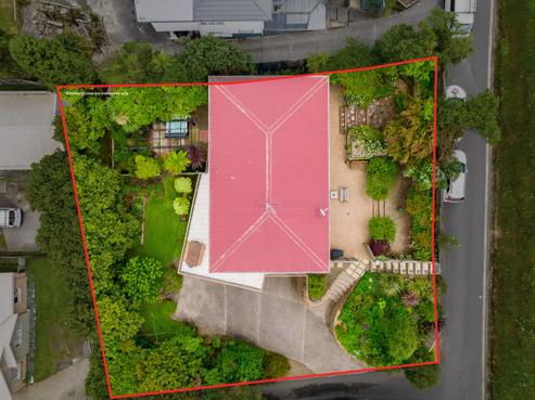 99 Lake Crescent, Hamilton Lake