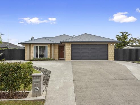 56 Barrington Drive, Huntington