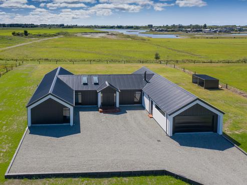 14 Farmstead Lane, Huntingdon/Lake Hood