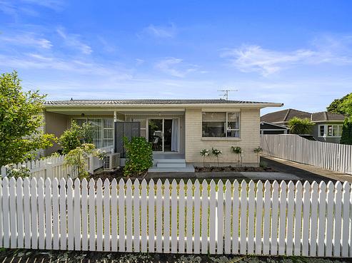 2/84 Ararino Street, Trentham