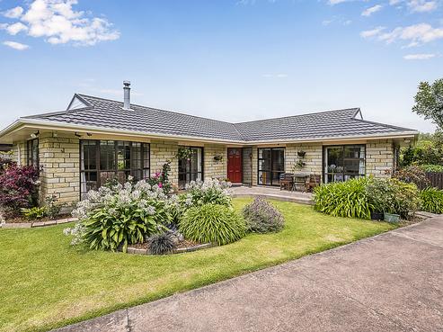 14 Charnwood Grove, Waikanae