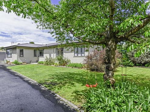 818 Clive Street, Akina