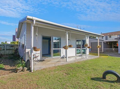 11 Low Avenue, Foxton Beach