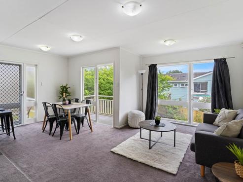 18 Fairclough Road, Beach Haven