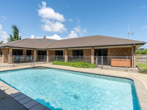 5 Darjon Drive, Huntington