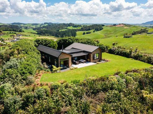 8 West Farm Drive, Kaiwaka