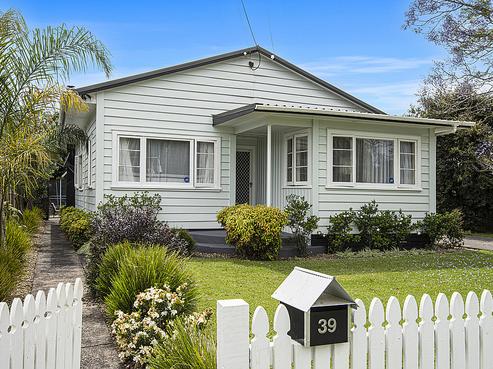 39 West End Avenue, Woodhill