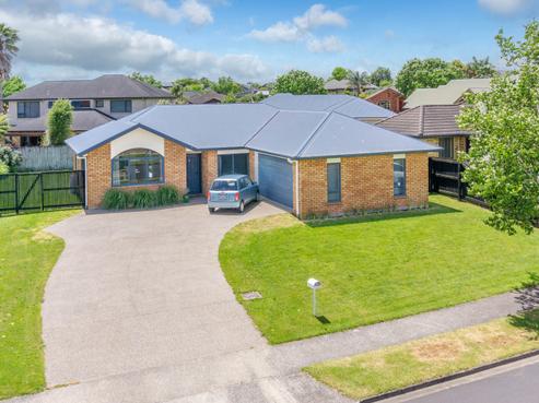 61 Saint James Drive, Huntington