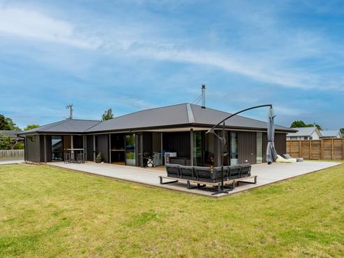 2 Franks Place, Outram