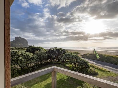 139 Marine Parade North, Piha