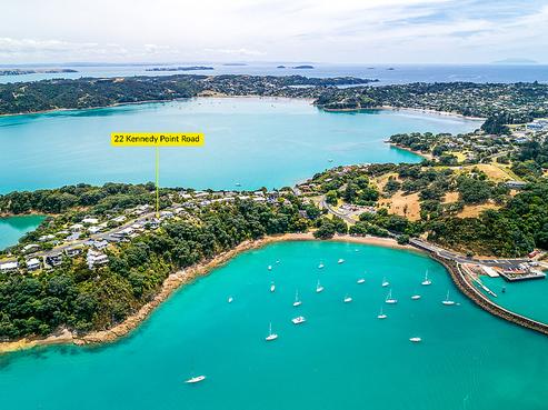 22 Kennedy Point Road, Surfdale