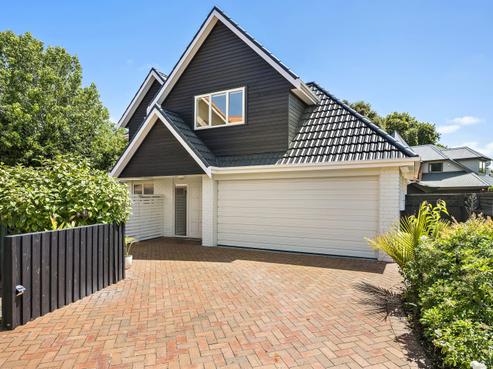 2/10A Military Road, Boulcott