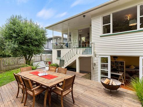 30 Pupuke Road, Hillcrest