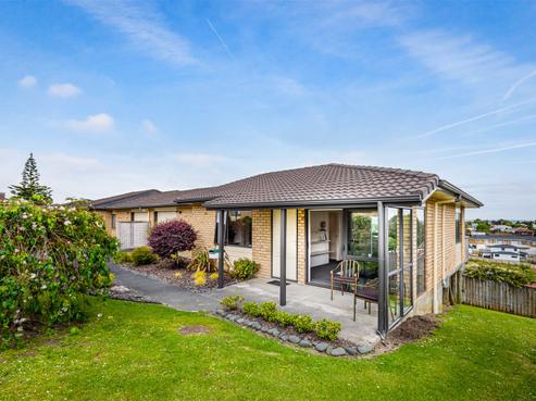 27/197 Royal Road, Massey