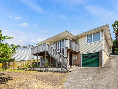 81 Hendry Avenue, Hillsborough