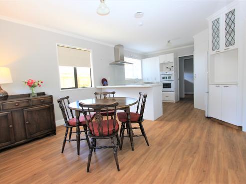 11A Buick Street, Redwoodtown