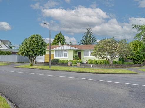 9 Katene Street, West End
