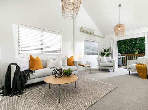 2/47 Lyons Avenue, Murrays Bay