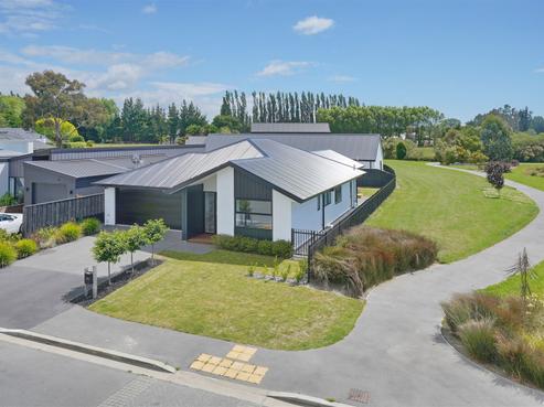 84 Glenturret Drive, Casebrook