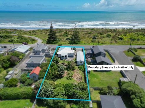 4 Marine Parade, Otaki Beach