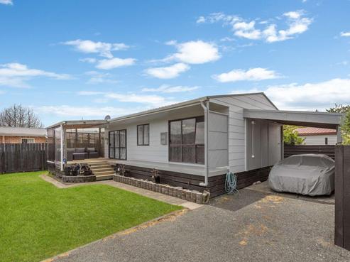 11B Wallace Crescent, Glenholme