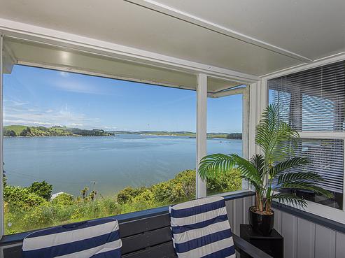 2 High Street, Paparoa