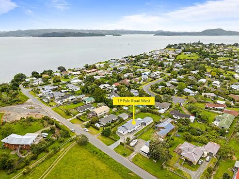 19 Pyle Road West, One Tree Point
