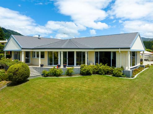 8 Ranui Street, Waikawa