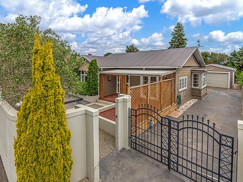 46 Linton Street, West End