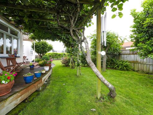 501 Avenue Road West, Hastings
