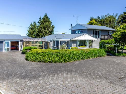 52 Whakaroa Road, Kinloch