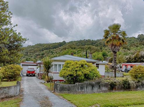 4 Dunn Street, Reefton