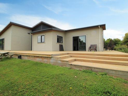 323 Homestead Road, Weston