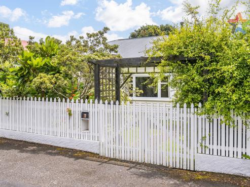 2 Puriri Street, Eastbourne