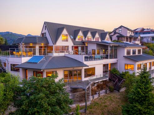 320 Princes Drive, Britannia Heights