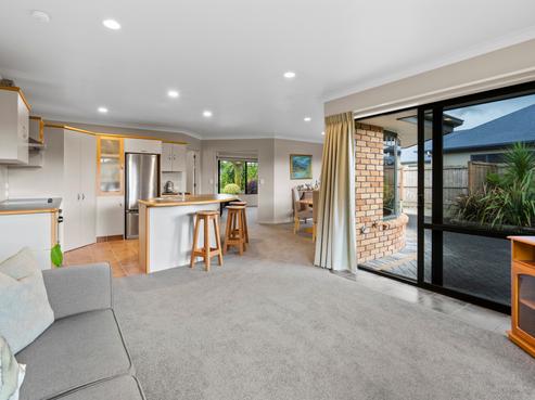 24 Oaklands Drive, Cambridge