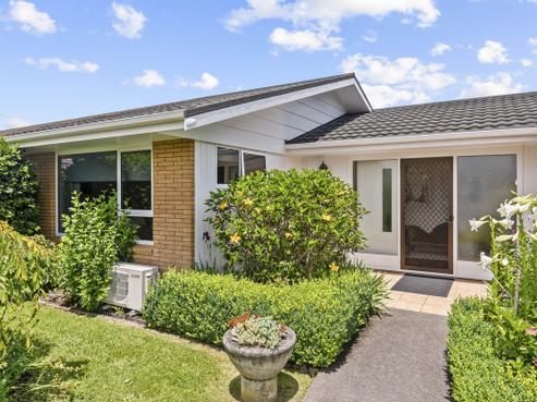 2 Rewarewa Crescent, Waikanae