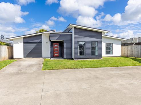 24 Buckingham Place, Springvale