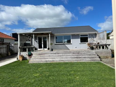 77 Clifton Drive, Waitara
