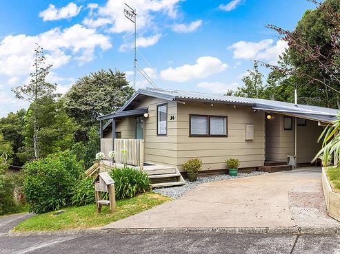 36 Longfellow Parade, Titirangi