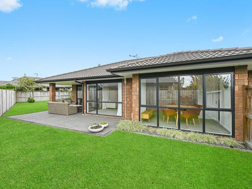 5 Winslow Court, Huntington